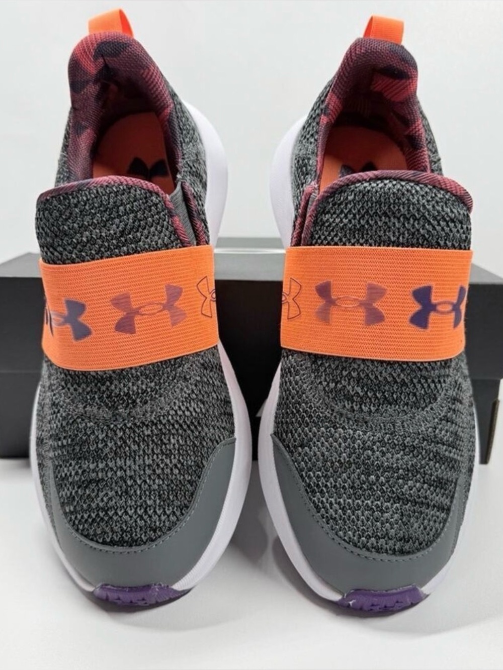 Sneakers NIB • Under Armour Surge 3 Slip Size: 4Y